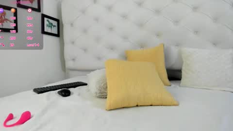 Snapshot of thaliia_gomez chatting on 26, 2, 2025 online show from 26, 2, 2025