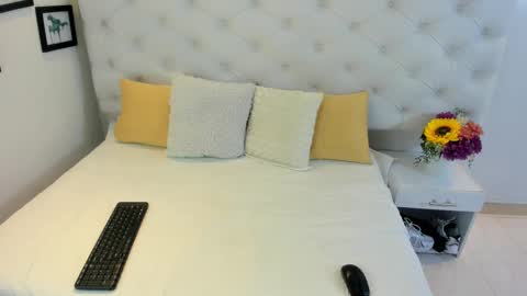 Snapshot of thaliia_gomez chatting on 1, 3, 2025 online show from 1, 3, 2025