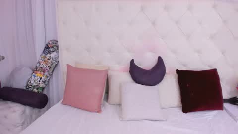 Snapshot of thaliia_gomez chatting on 16, 9, 2025 online show from 16, 9, 2025