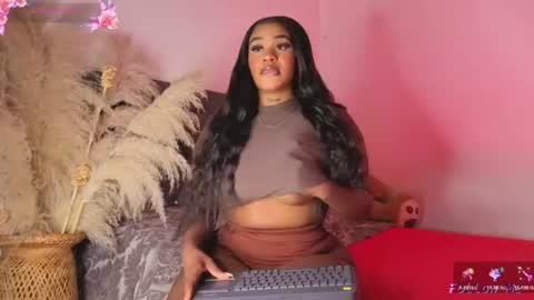 Snapshot of thalyanna_ebony chatting on 11, 6, 2026 thalyanna_ebony online show from 11, 6, 2026
