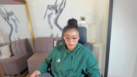 Snapshot of thamara_foxxx chatting on 12, 1, 2026 Thamara Fox online show from 12, 1, 2026