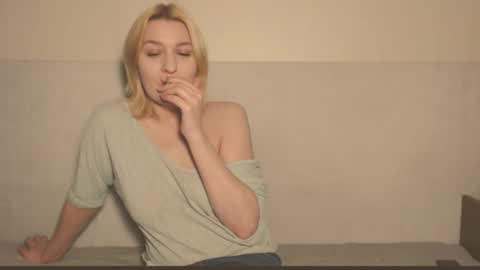 Snapshot of the_basic_instinctt chatting on 18, 10, 2025 Eva online show from 18, 10, 2025