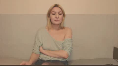 Snapshot of the_basic_instinctt chatting on 4, 11, 2025 Eva online show from 4, 11, 2025