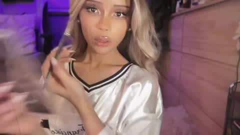 Snapshot of the_enchantressxx chatting on 4, 6, 2026 nabi butterfly online show from 4, 6, 2026