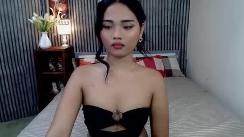 Snapshot of the_hottestlisa chatting on 15, 12, 2025 IG Lisa Avery Monroe online show from 15, 12, 2025