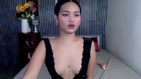 Snapshot of the_hottestlisa chatting on 16, 12, 2025 IG Lisa Avery Monroe online show from 16, 12, 2025