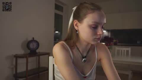 Snapshot of theadrewett chatting on 21, 9, 2025 Emma online show from 21, 9, 2025
