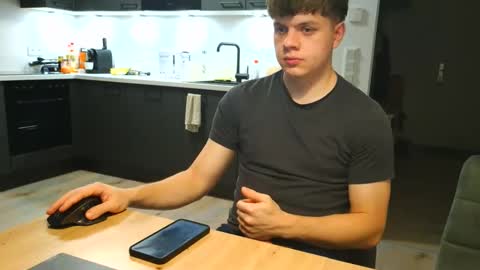 thecuteguy144949 online show from 12, 11, 2025