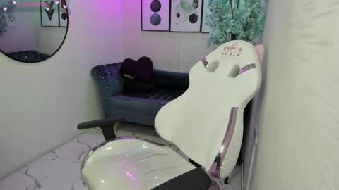 Theia  online show from 25, 2, 2026