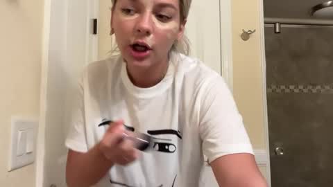 Snapshot of thelexirose chatting on 20, 6, 2026 thelexirose online show from 20, 6, 2026
