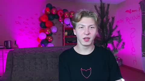 Snapshot of themikesever chatting on 4, 1, 2025 Sever online show from 4, 1, 2025