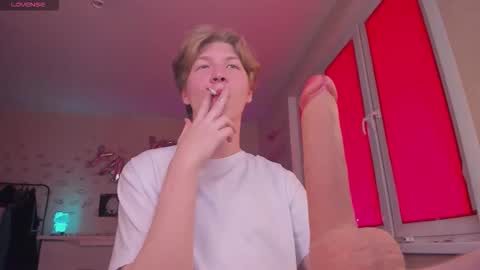 Snapshot of themikesever chatting on 5, 10, 2025 Sever online show from 5, 10, 2025