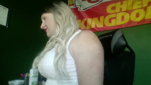 Snapshot of thenickshow chatting on 13, 2, 2025 Nikki CD online show from 13, 2, 2025