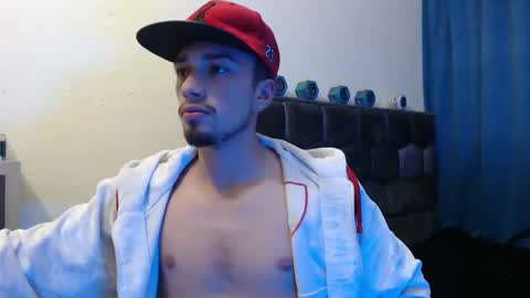 Snapshot of theo_stone04 chatting on 5, 11, 2025 Theo online show from 5, 11, 2025