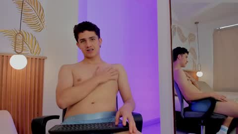 Snapshot of theohawke_ chatting on 20, 12, 2024 THEO- MATEO online show from 20, 12, 2024