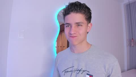 Snapshot of theohawke_ chatting on 30, 12, 2024 THEO- MATEO online show from 30, 12, 2024