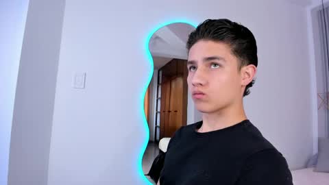 Snapshot of theohawke_ chatting on 7, 1, 2025 THEO- MATEO online show from 7, 1, 2025