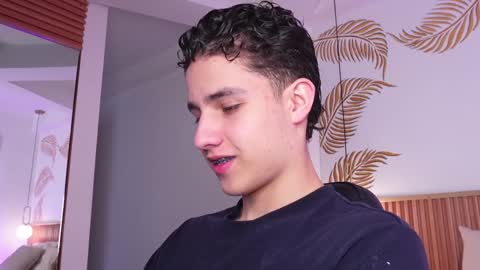 Snapshot of theohawke_ chatting on 4, 2, 2025 THEO- MATEO online show from 4, 2, 2025