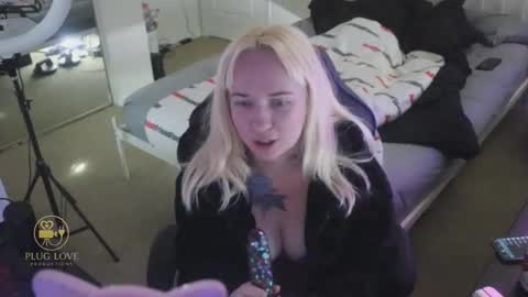 Snapshot of thepluglove chatting on 24, 11, 2025 The Plug Love Friends online show from 24, 11, 2025