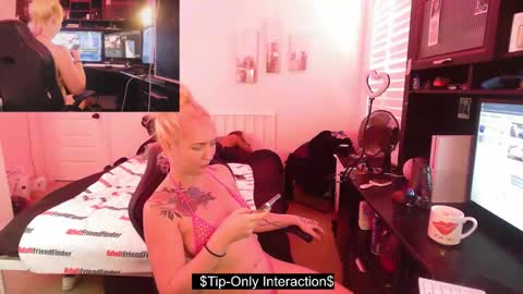 Snapshot of thepluglove chatting on 26, 11, 2025 The Plug Love Friends online show from 26, 11, 2025