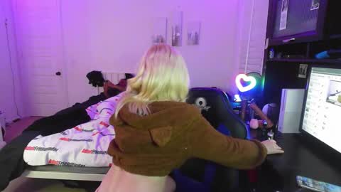 Snapshot of thepluglove chatting on 28, 11, 2025 The Plug Love Friends online show from 28, 11, 2025