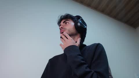 Santiago Enrique online show from 25, 2, 2026