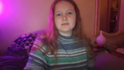 Snapshot of thestrawberrycreme chatting on 20, 12, 2024 thestrawberrycreme online show from 20, 12, 2024