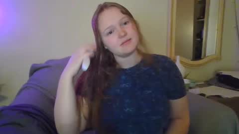 Snapshot of thestrawberrycreme chatting on 23, 12, 2024 thestrawberrycreme online show from 23, 12, 2024