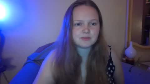 Snapshot of thestrawberrycreme chatting on 27, 12, 2024 thestrawberrycreme online show from 27, 12, 2024