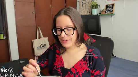 Snapshot of thetropicalseduction chatting on 20, 11, 2025 Nicole online show from 20, 11, 2025