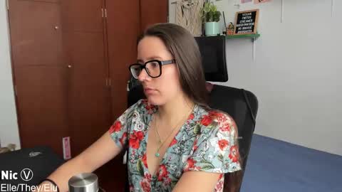 Snapshot of thetropicalseduction chatting on 18, 12, 2025 Nicole online show from 18, 12, 2025