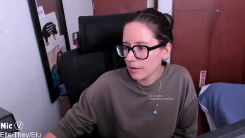 Nicole online show from 30, 4, 2026