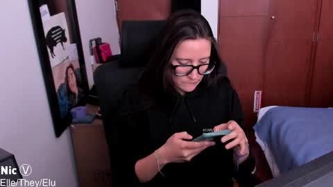 Nicole online show from 1, 5, 2026