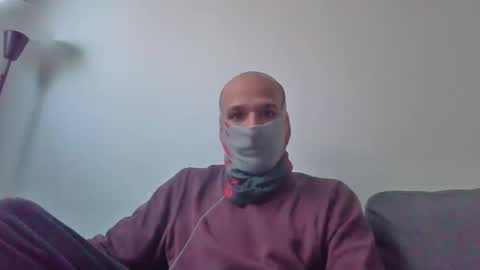 Scarf guy online show from 26, 11, 2025