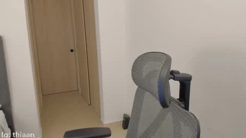 thiaan__ online show from 8, 11, 2025