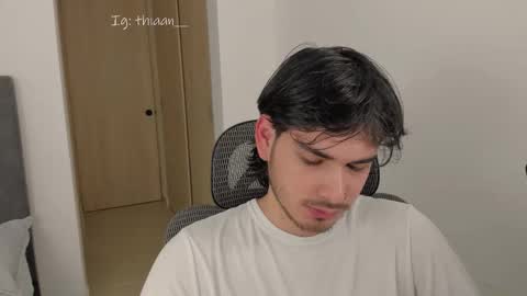 Snapshot of thiaan__ chatting on 5, 1, 2026 thiaan__ online show from 5, 1, 2026