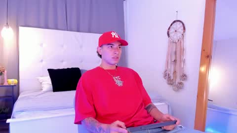 Thiago  online show from 4, 4, 2026