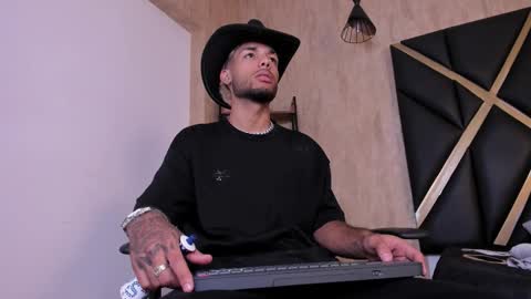 ThiagoFerreti online show from 19, 9, 2025