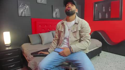 Thia Gomez online show from 26, 11, 2025