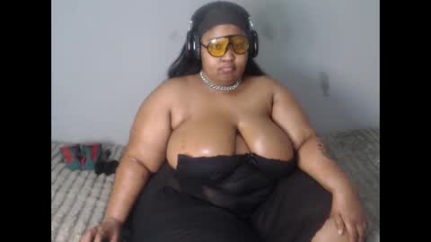 thickassmamie26 online show from 30, 5, 2026