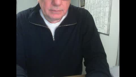 Snapshot of thickmelnik chatting on 25, 5, 2026 James online show from 25, 5, 2026