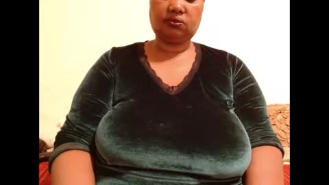 Snapshot of thicksexymellons chatting on 26, 10, 2025 Pat online show from 26, 10, 2025