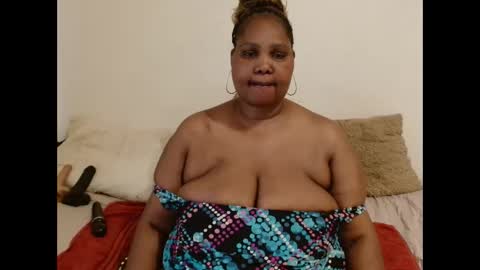 Snapshot of thicksexymellons chatting on 31, 10, 2025 Pat online show from 31, 10, 2025