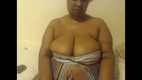 Snapshot of thicksexymellons chatting on 30, 11, 2025 Pat online show from 30, 11, 2025