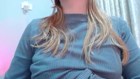 Snapshot of thin33 chatting on 13, 11, 2025 sara online show from 13, 11, 2025