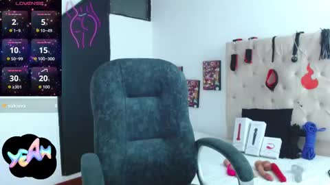 Snapshot of thin__tatto_ chatting on 13, 11, 2025 MADAME online show from 13, 11, 2025