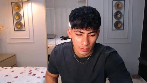 MICHAEL AND CRISS online show from 21, 12, 2025