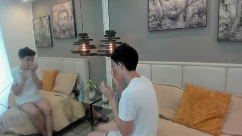 Thom online show from 7, 4, 2026