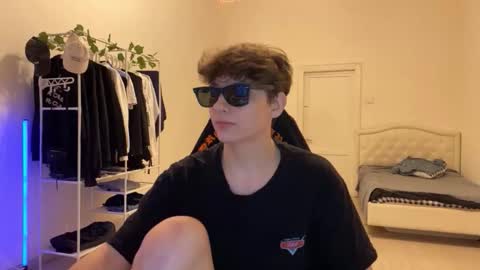 Snapshot of thomas617826 chatting on 2, 11, 2025 Thomas Hill online show from 2, 11, 2025