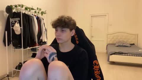 Snapshot of thomas617826 chatting on 15, 11, 2025 Thomas Hill online show from 15, 11, 2025